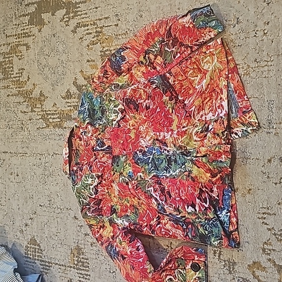 Bundle/ Chico's Women's shirts and a lightweight multicolored jacket - Picture 4 of 13